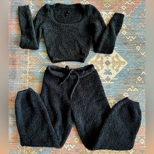 SKIMS Cozy Knit set in black, size S/M